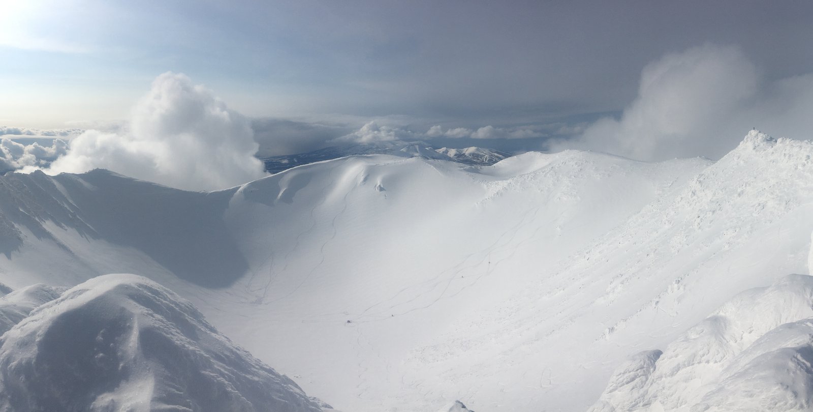 Panoramic wide-angle view of the crater.
