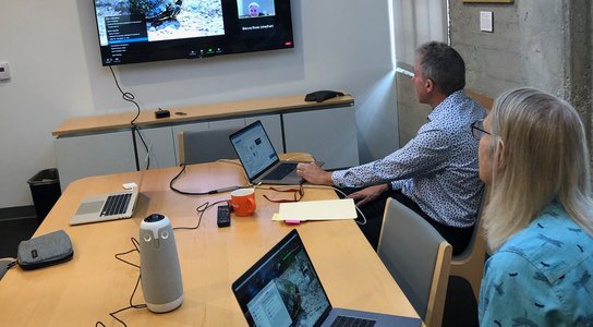 Meeting Owl Pro laptop flatscreen