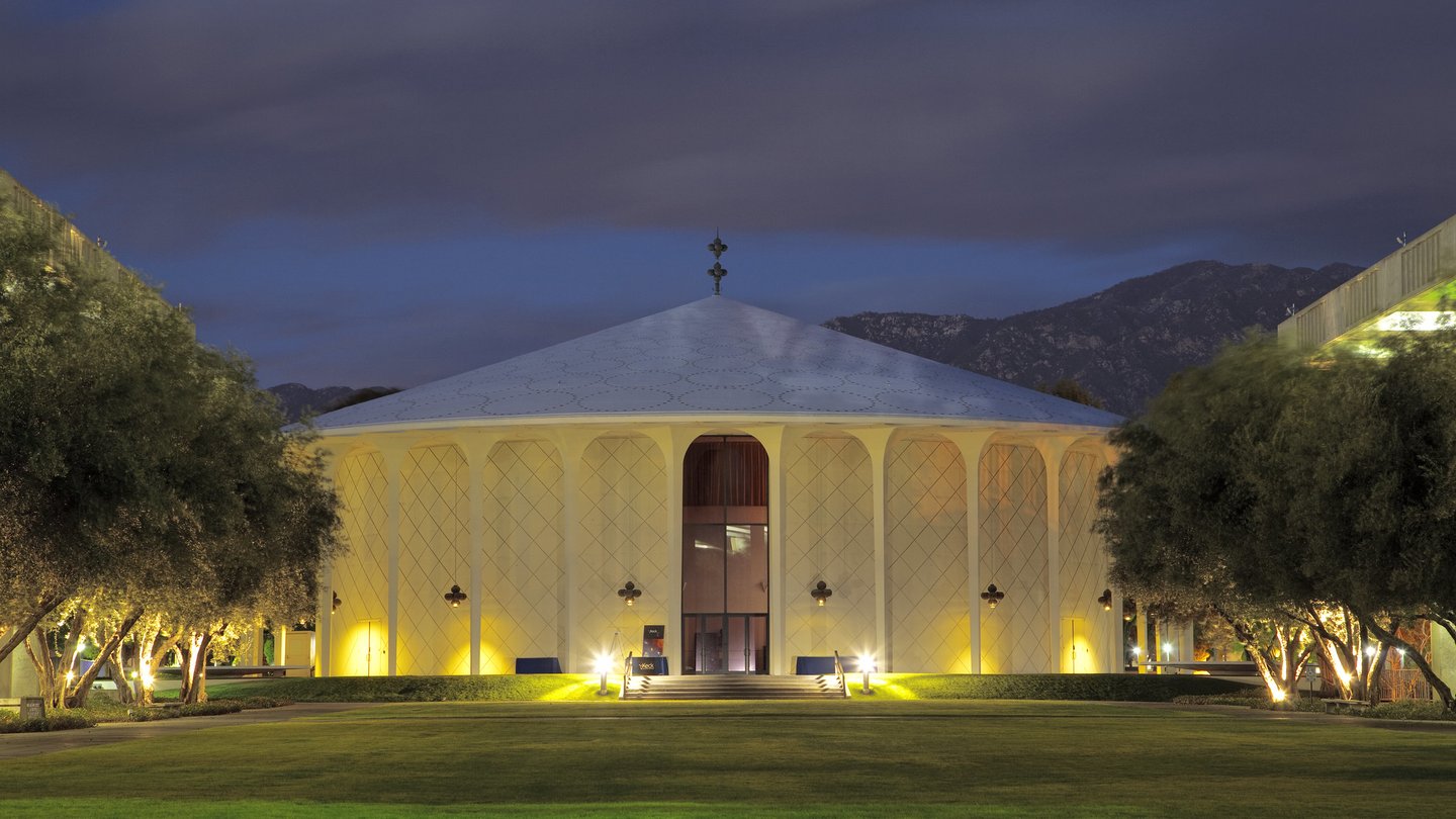 A view of Beckman auritorium and Beckman Mall at dusk