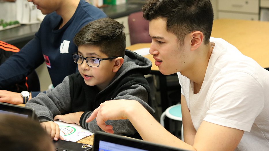 Caltech student teach elementary school student.