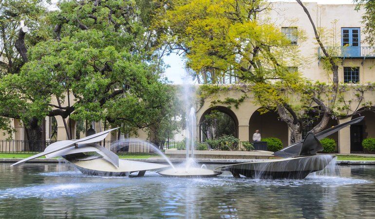 Caltech Hall fountain