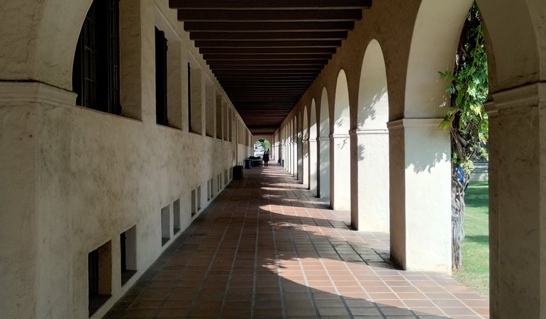 An arched walkway in an outdoor area