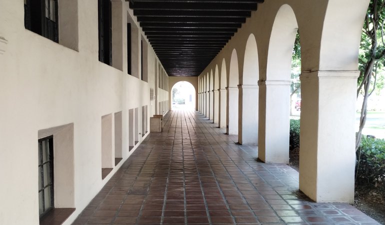 An arched walkway in an outdoor area