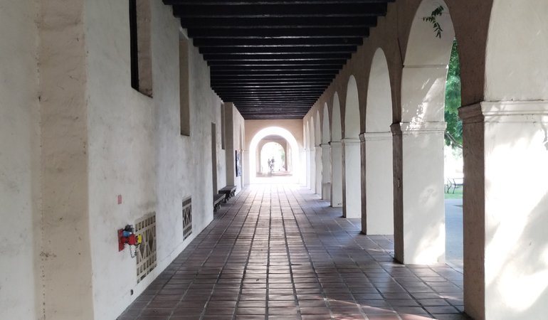 An arched walkway in an outdoor area
