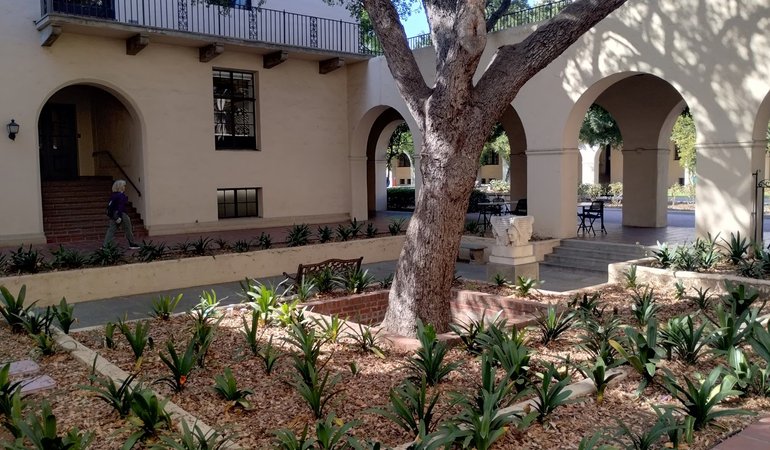 Linde Laboratory courtyard