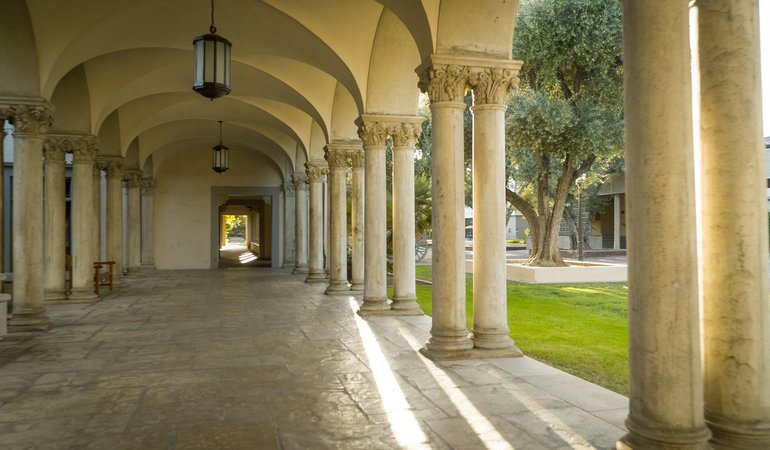 An arched walkway in an outdoor area