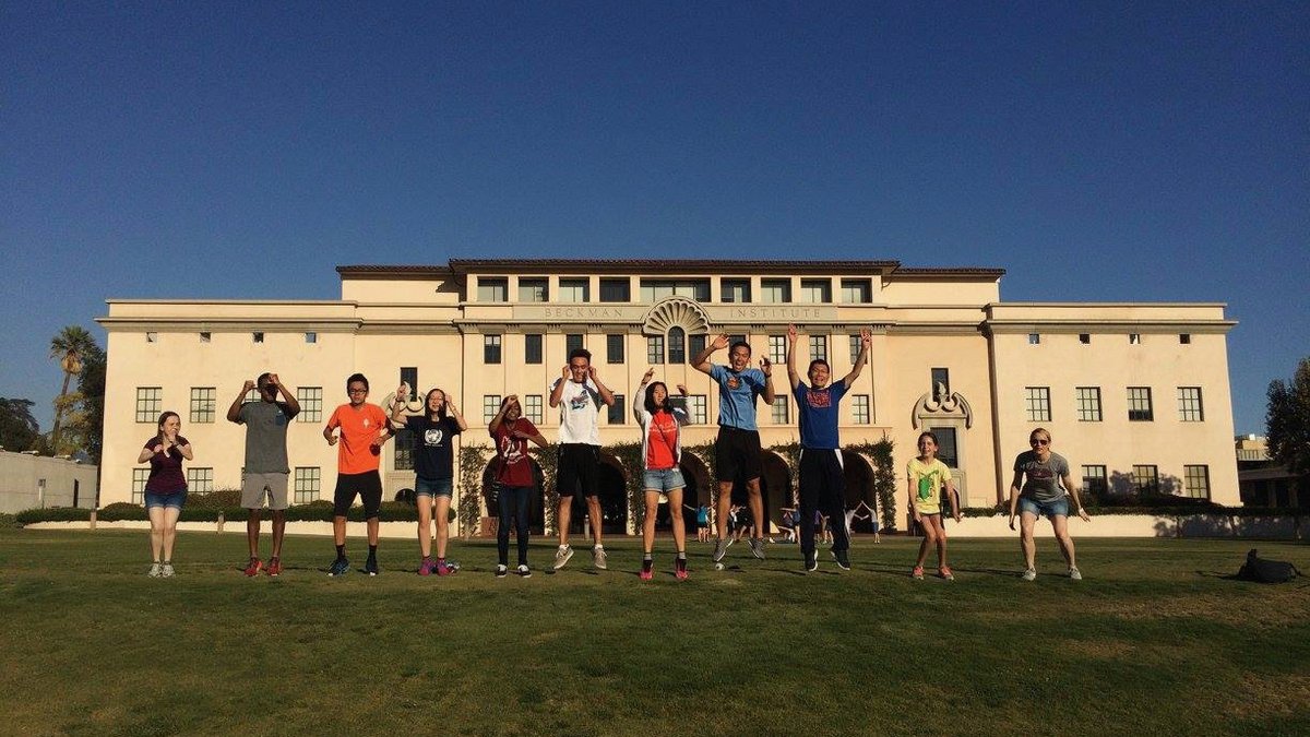 Students at Beckman Institute Lawn