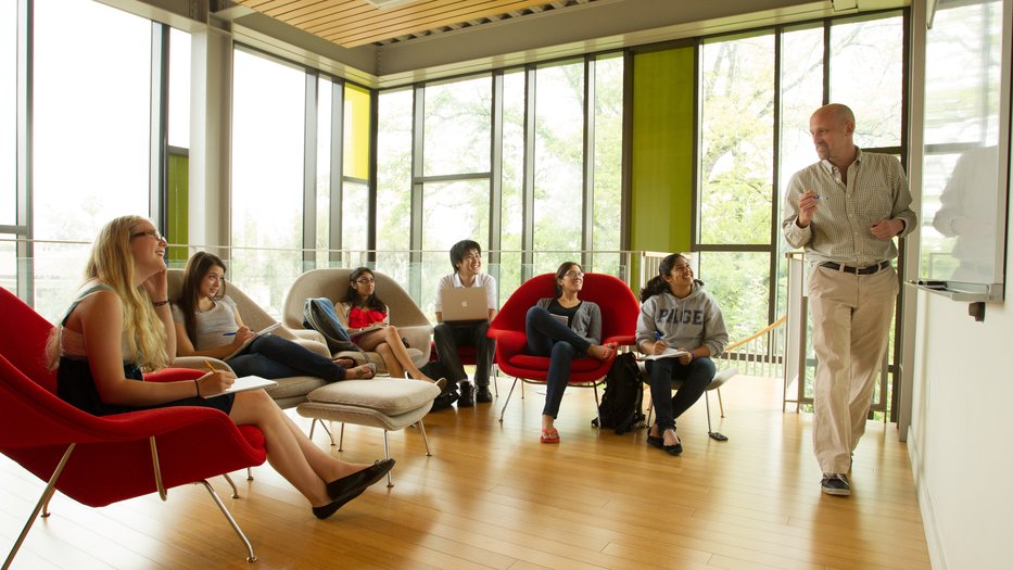 Students In Annenberg