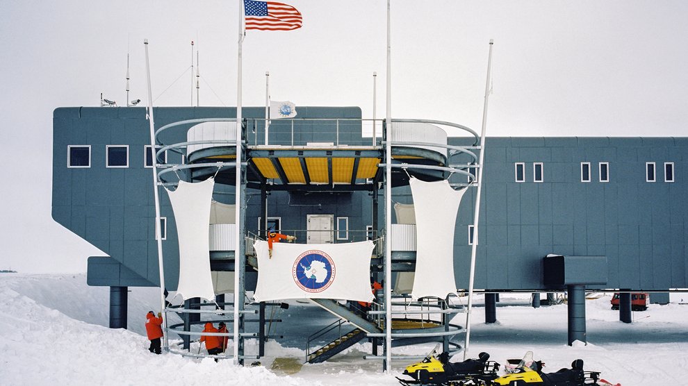 Amundsen–Scott_South_Pole_Station_01