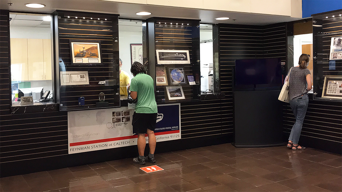 Mail_Services_Entrance