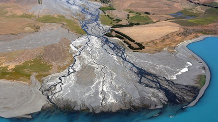Avulsions on rivers deltas