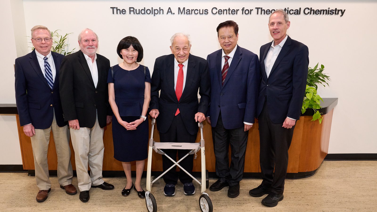 Provost David Tirrell, Prof. Dennis Dougherty, Dr. Mary Luo, Prof. Rudy Marcus, Dr. Jack Zhang, and President Thomas F. Rosenbaum in front of the Rudy A. Marcus Center