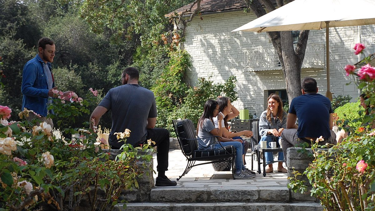 DataSAI Summer School students hanging out on a garden patio