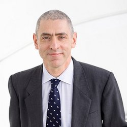 Headshot Peter Dayan