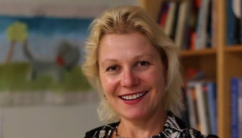 Headshot Julia Greer