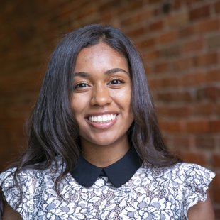 Headshot Sydney Hunt