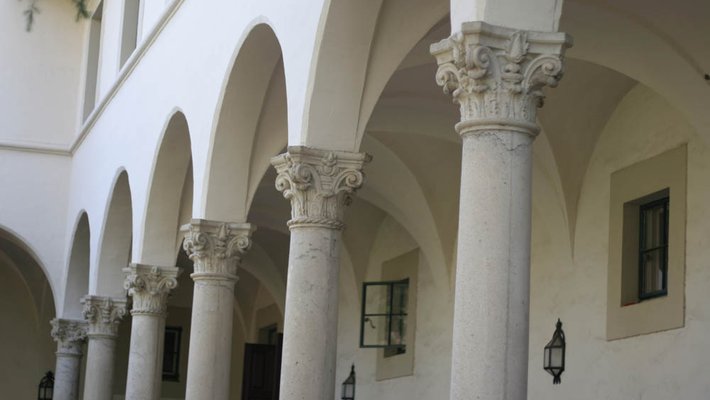 photo of arches in Blacker House