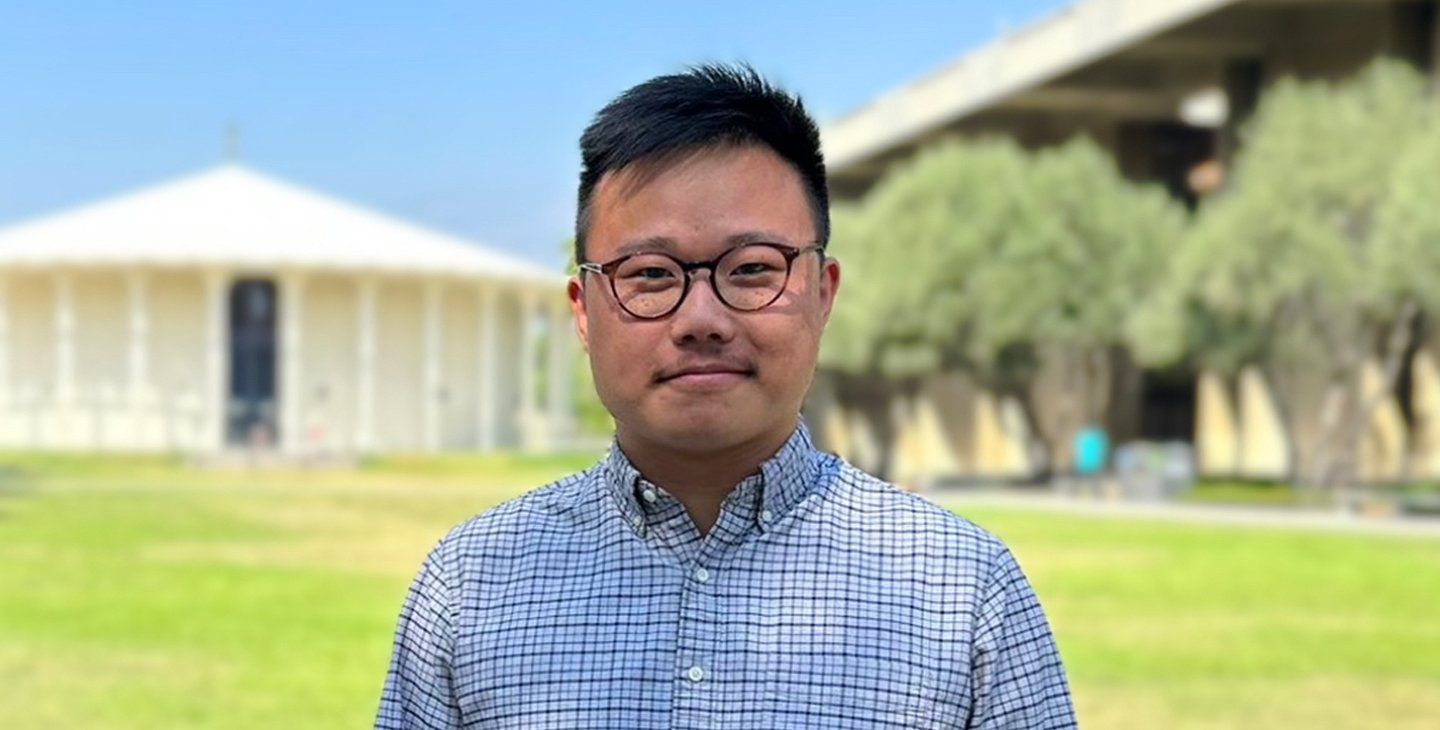 Peiwei Chen stands before the Beckman Auditorium on the Caltech campus.