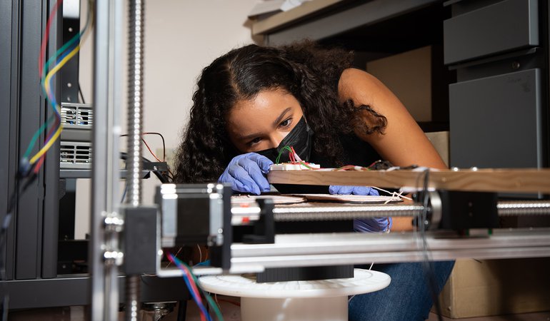 WAVE student Liliana Edmonds wearing a mask, working in a lab