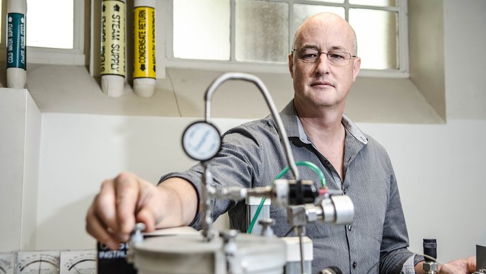 John Eiler working in his lab