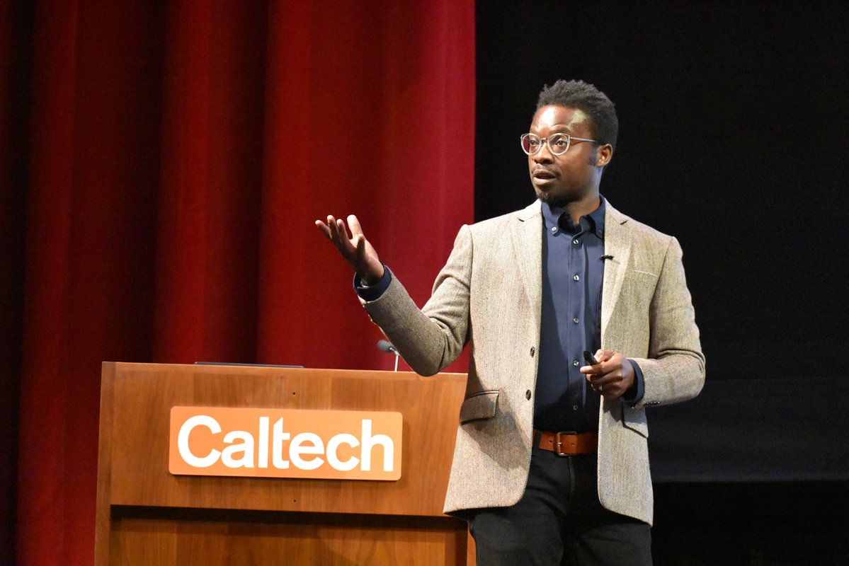 Richmond Sarpong delivers a keynote lecture.