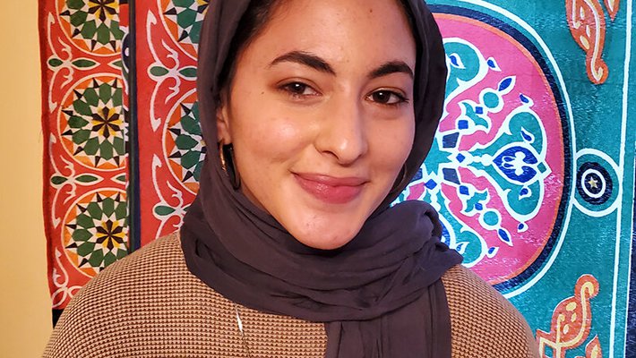 Woman wearing a brown head scarf
