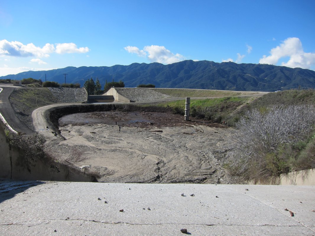 Image of concrete basin with mountains in the background