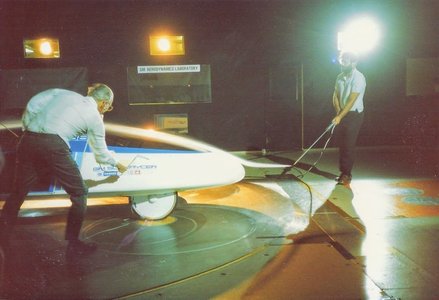 sunraycer_in_GM_tunnel_Paul_MacCready_and_B.max