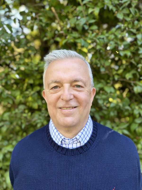 Headshot of Edgardo Menvielle