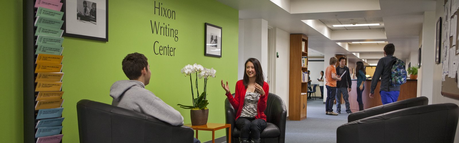 students meet in HWC lobby